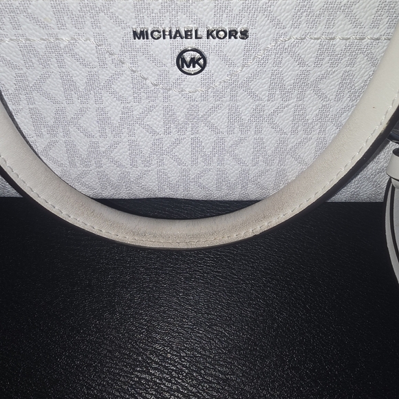 Michael Michael Kors' Carine satchel - Picture 16 of 16